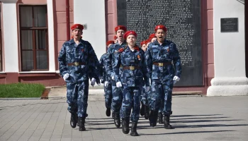 Школьники из Кизела победили в краевом конкурсе по строевой подготовке