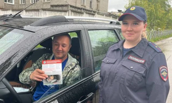 В Кизеле прошла акция «Пристегнись сам, пристегни своего ребёнка!» В Кизеле прошла акция «Пристегнись сам, пристегни своего ребёнка!»